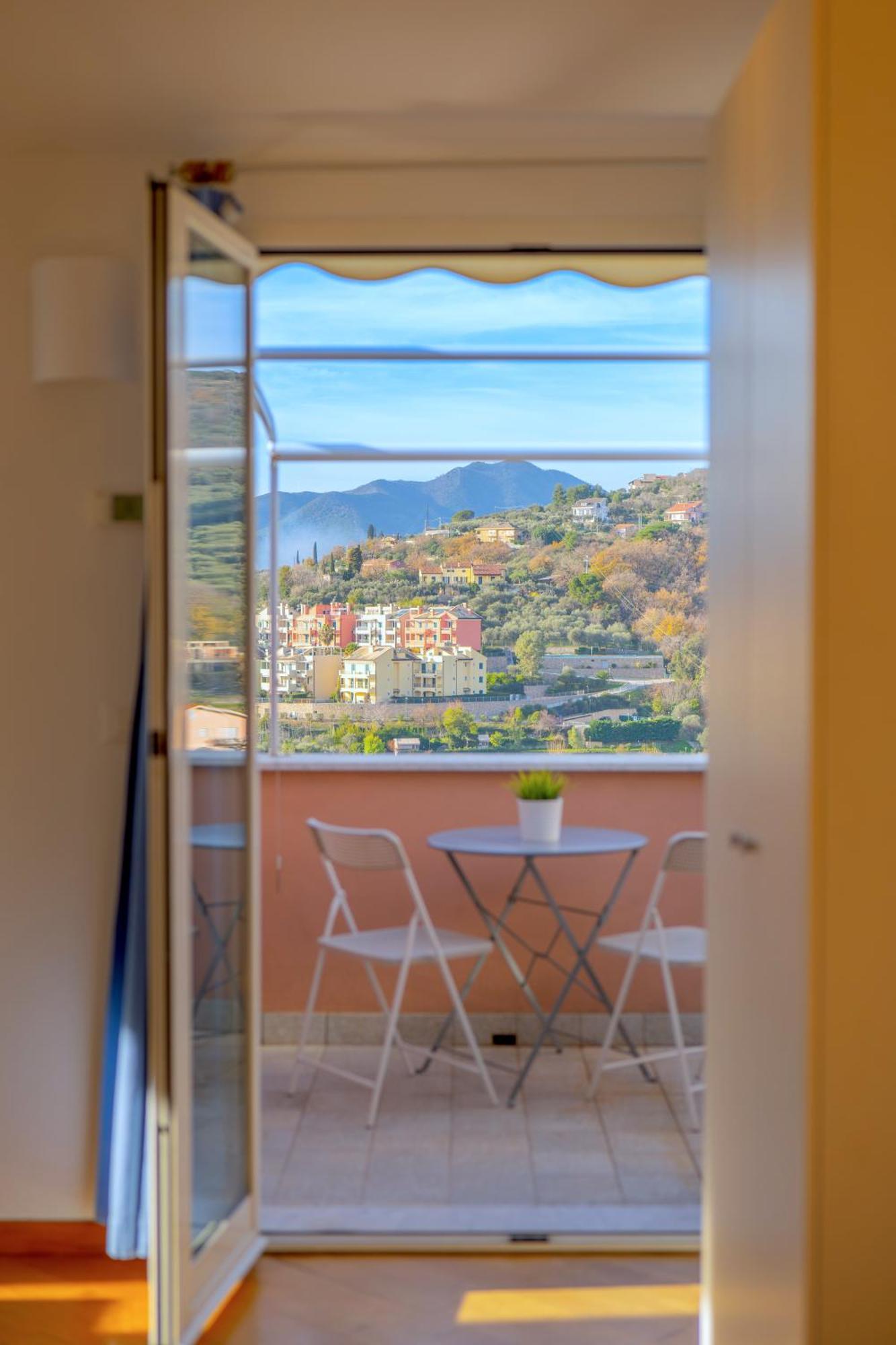 Appartamento Pesco "A Casa Felice" Пьетра-Лигуре Экстерьер фото